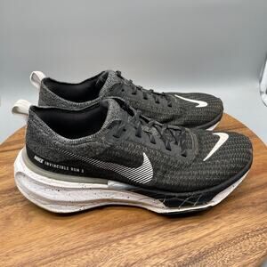 Nike Black and White Athletic Shoes